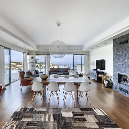 Adam Front With Private Butler Vokolidha