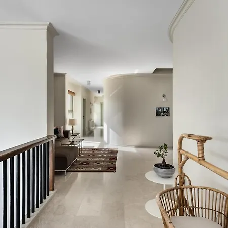 Adam Front With Private Butler * Vokolidha