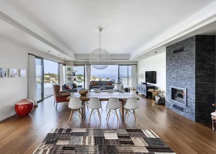 Adam Front With Private Butler Vokolidha