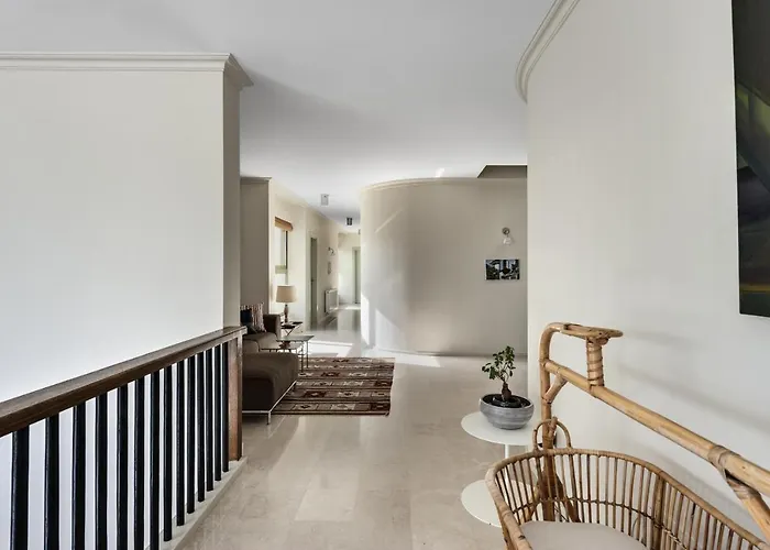 Adam Front With Private Butler * Vokolidha